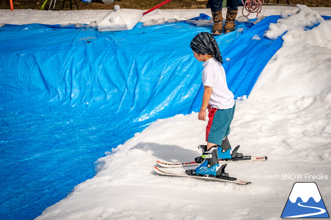 富良野スキー場｜いよいよインターナショナルなイベントに？！春シーズン恒例『第13回 Pond Skimming 池渡り』開催～♪